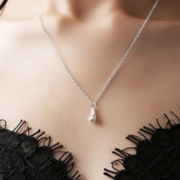 Jewelry - New Dainty Silver Teardrop Necklace